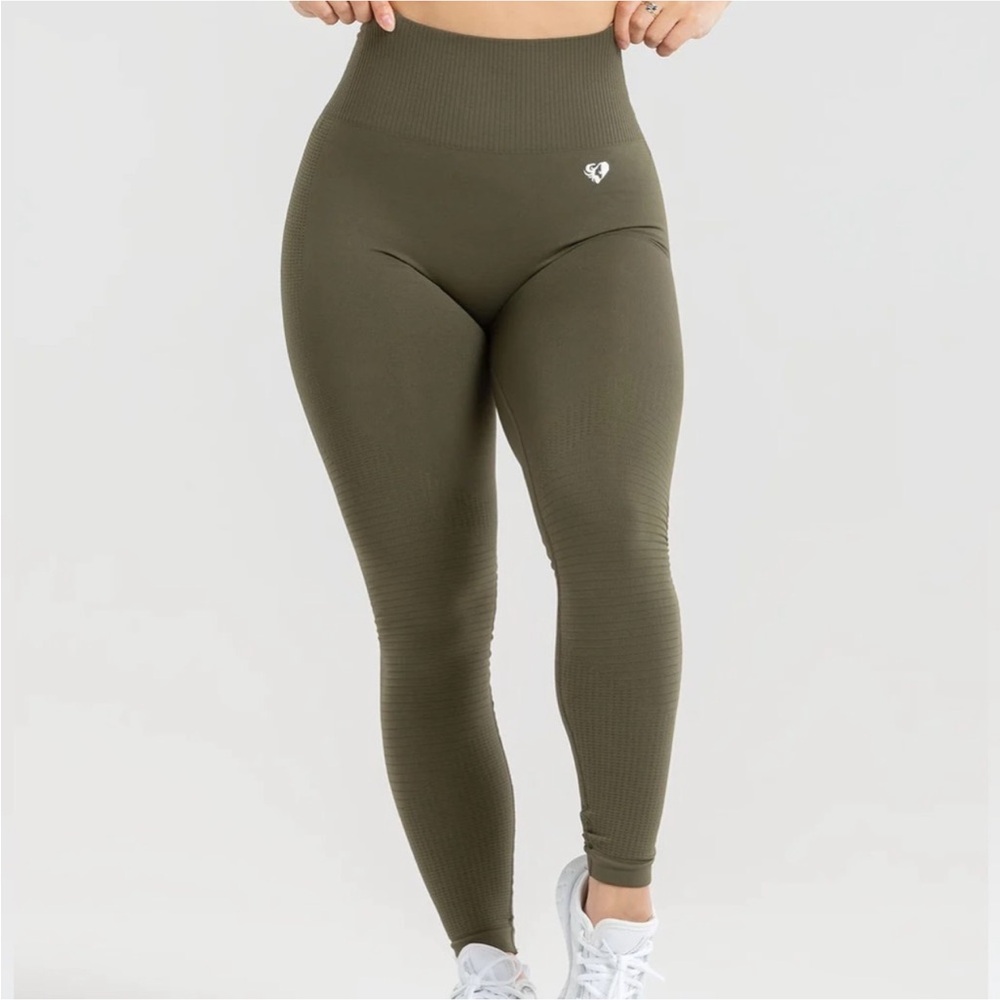 Women’s Best Power Seamless Leggings NWT size‎ Medium Khaki Olive Green